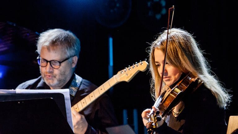 Jürgen Ruck (Gitarre) und Anna Lipkind-Mazor (Violine) (Foto: SWR, Anja Thölking)