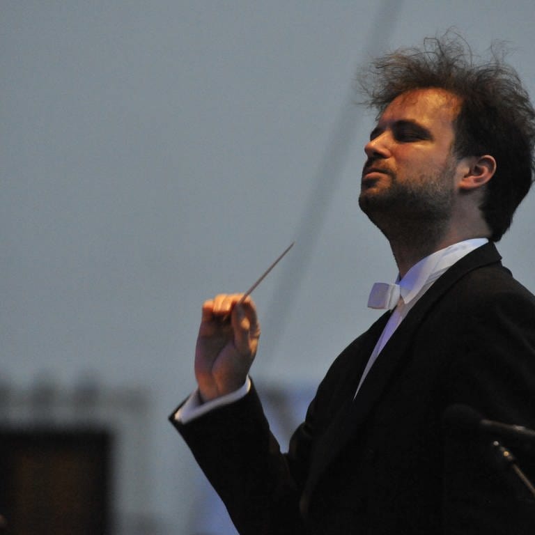 Der Dirigent Łukasz Borowicz  (Foto: picture-alliance / Reportdienste, Igor Zehl/dpa)