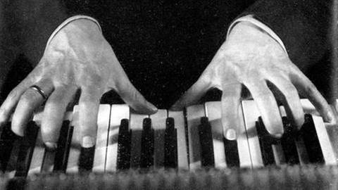 Sergej Rachmaninows Hände beim Klavierspielen (Foto: IMAGO, imago/United Archives -)