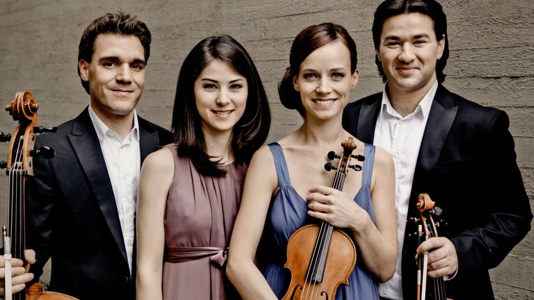 Minetti-Quartett (v.l.n.r.: Leonhard Roczek (Violoncello), Anna Knopp (Violine), Maria Ehmer (Violine), Milan Milojicic (Viola)) (Foto: Irène Zandel)
