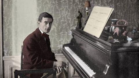 Bild des Komponisten Maurice Ravel am Klavier (Foto: IMAGO, Iimago stock&people -)