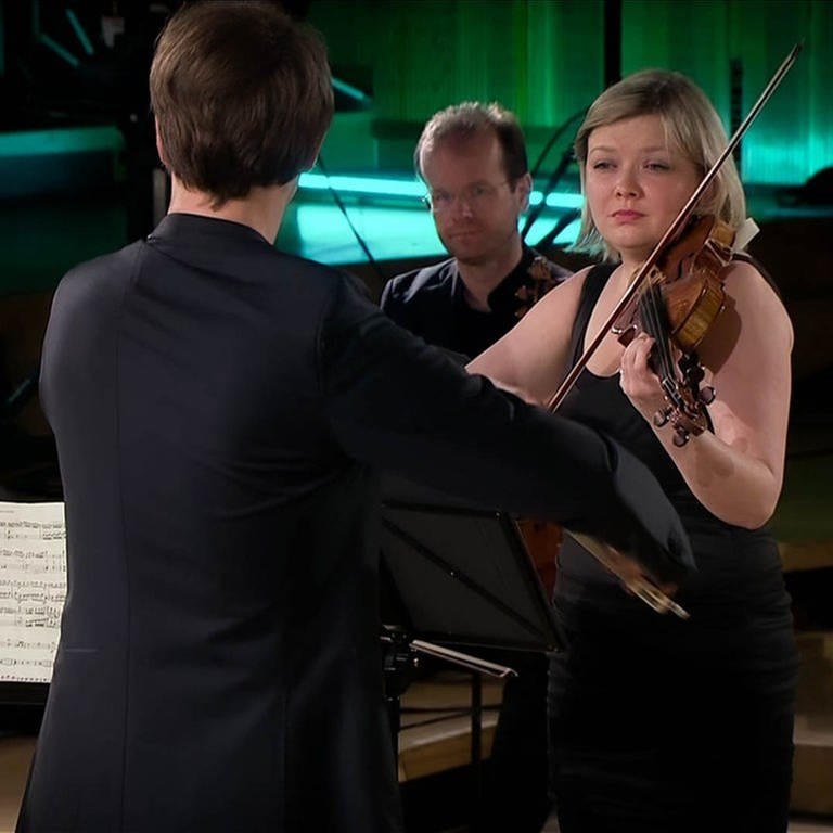 Alina Ibragimova und Nils Mönkemeyer spielen mit dem SWR Symphonieorchester (Foto: SWR)