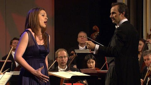 Sängerin mit Dirigent und Orchester (Foto: SWR, SWR -)