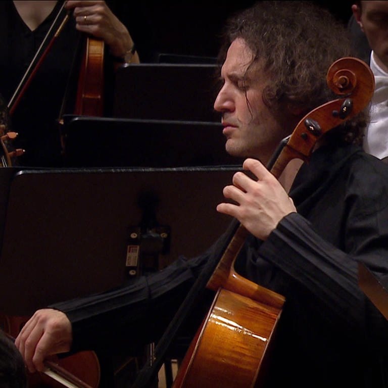 Nicolas Altstaedt spielt mit dem SWR Symphonieorchester