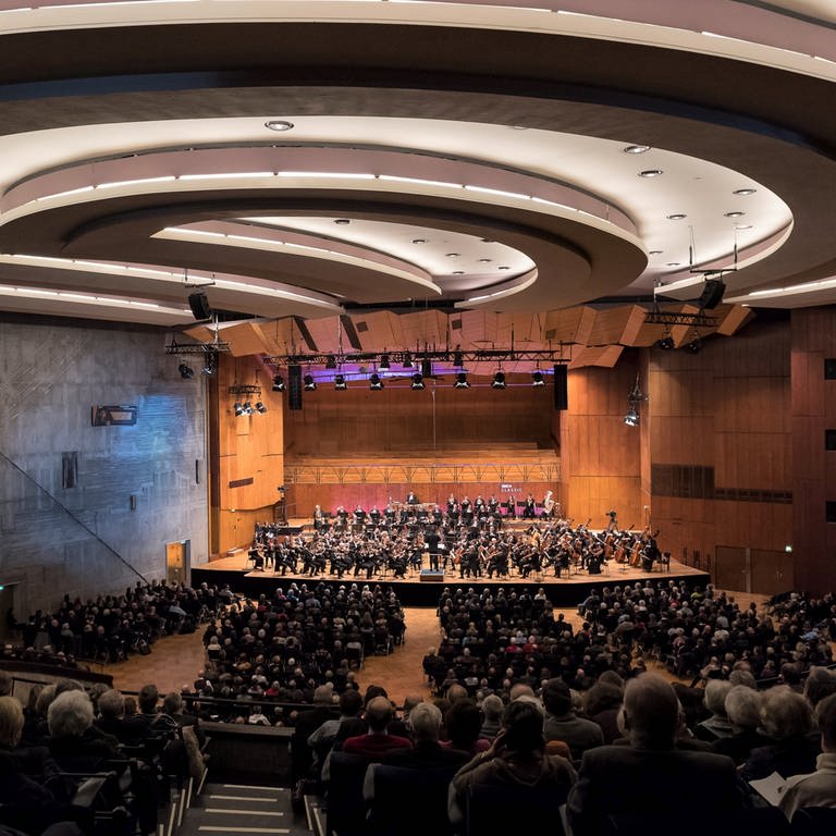 Das SWR Symphonieorchester in der Stuttgarter Liederhalle