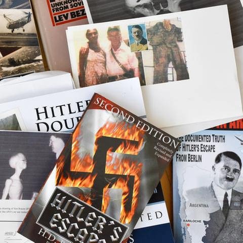 Verschiedene Schriften über Hitler