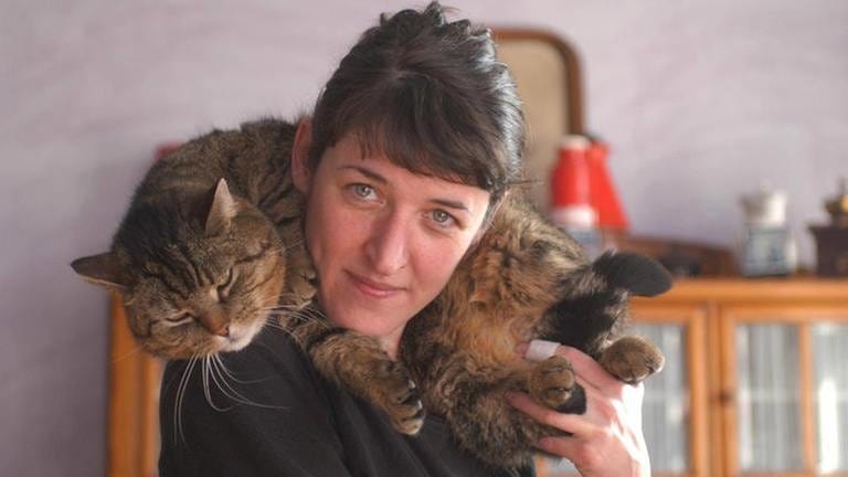 Schauspielerin Ulrike Plenzdorf mit Katze (Foto: IMAGO, Imago - Foto: Christian Thiel)