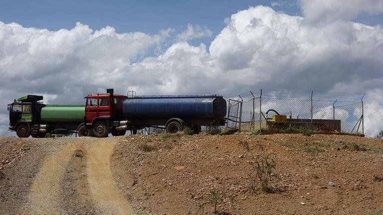 Tankwagen beliefern das Viertel Barrios Unidos in Cochabamba. (Foto: SWR, Thomas Kruchem -)