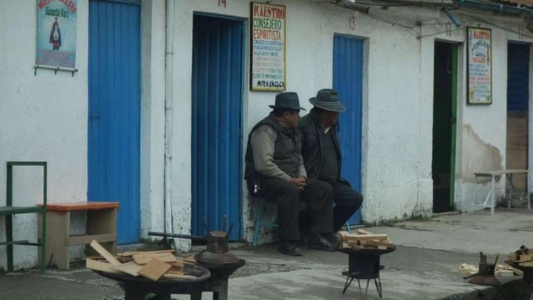 Traditionelle Heiler in El Alto warten auf Kundschaft. (Foto: SWR, Thomas Kruchem -)