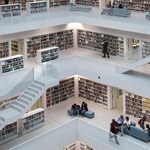 Innenansicht der Stadtbibliothek in Stuttgart (Foto: picture-alliance / Reportdienste, picture-alliance / Reportdienste -)