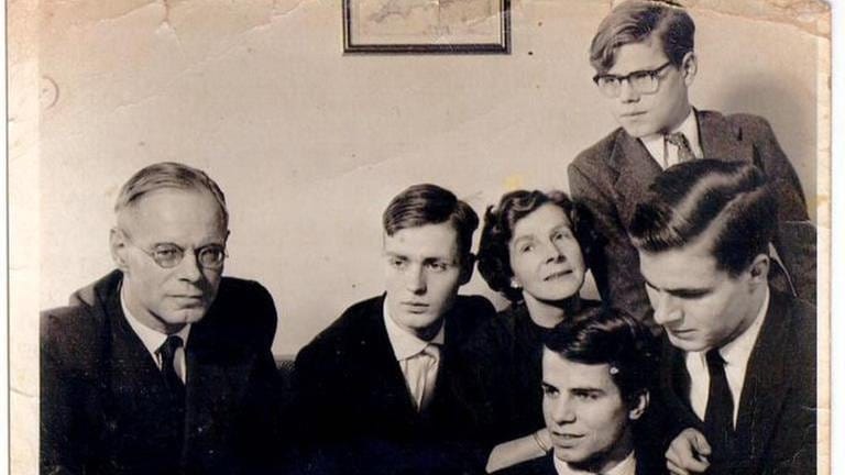 Familie Pfeffer mit Großvater Karl Heinz, seiner Ehefrau und den Kindern. (Foto: SWR, SWR - Kilian Pfeffer)