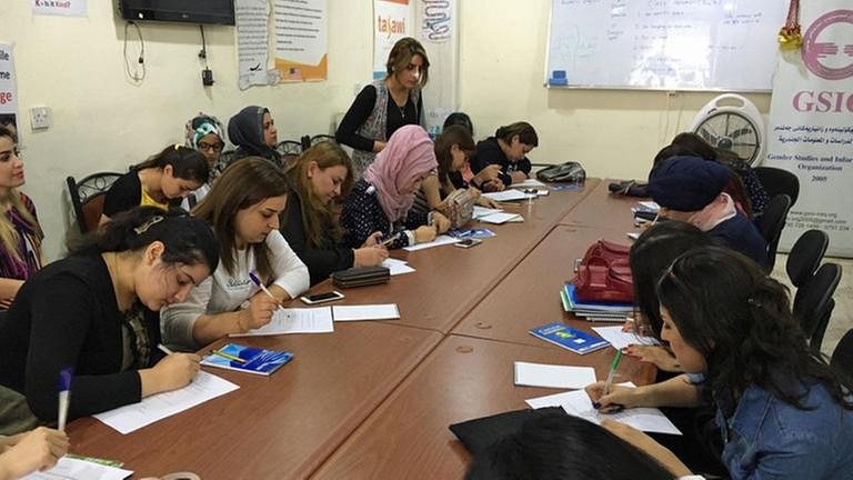 Junge Frauen im Unterricht von einer Hilfsorganisation. (Foto: SWR, SWR - Anna Osius)