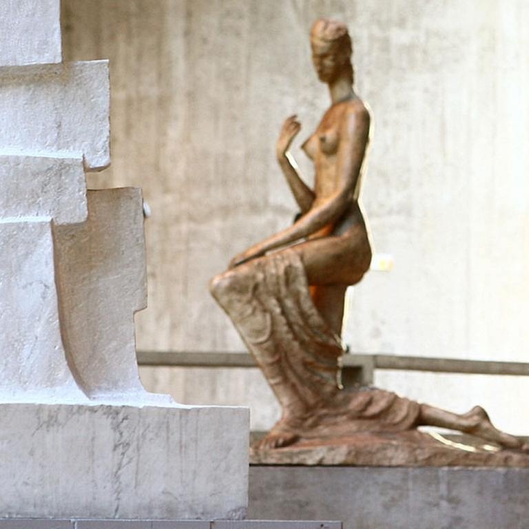 Im Wilhelm Lehmbruck Museum in Duisburg die Skulptur "Kniende" (Foto: picture-alliance / Reportdienste, picture-alliance / Reportdienste - Fredrik von Erichsen)