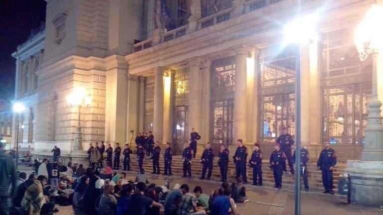Flüchtlinge in Budapest halten vor der Polizei einen Hungerstreik (Foto: SWR, SWR - Anna Frenyo)