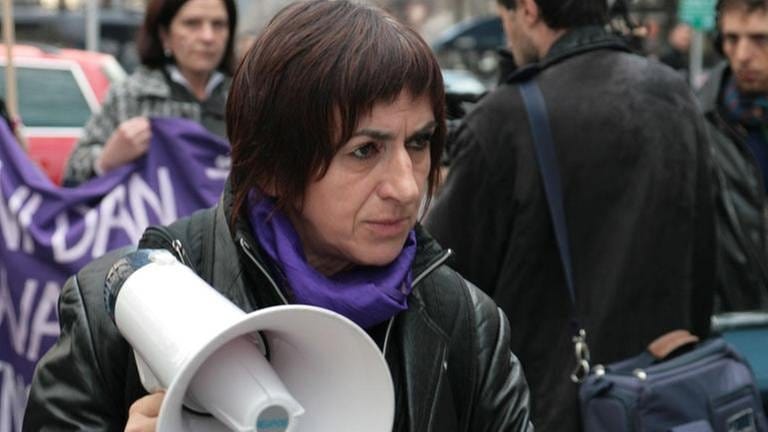 Friedensaktivistin Staša Zajović bei einer Demonstration (Foto: SWR, Privat - © Biljana Rakočević)