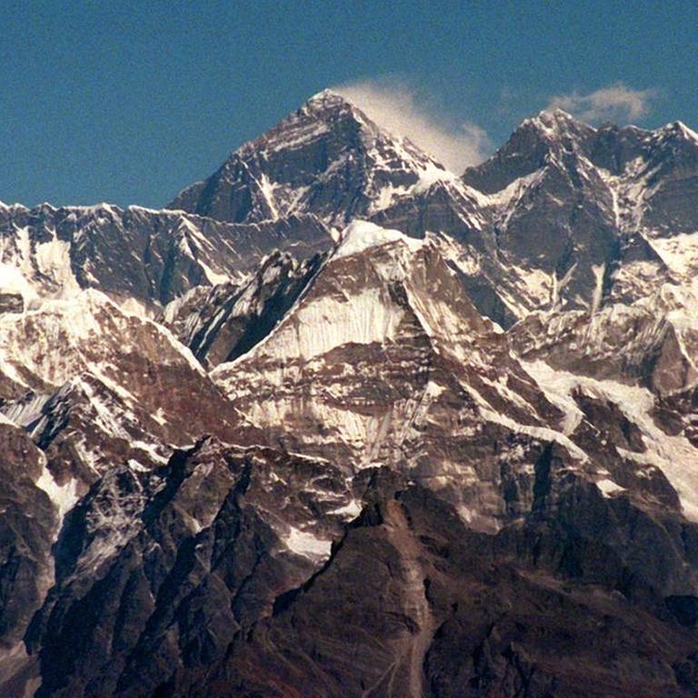 Das schneebedeckte Himalaya-Massiv mit dem Mount Everest (Foto: picture-alliance / Reportdienste, picture-alliance / Reportdienste - Martin Athenstädt)