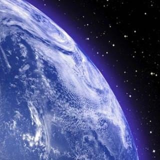 Weltall. Im Anschnitt der blaue Planet Erde. (Foto: Getty Images, Thinkstock -)