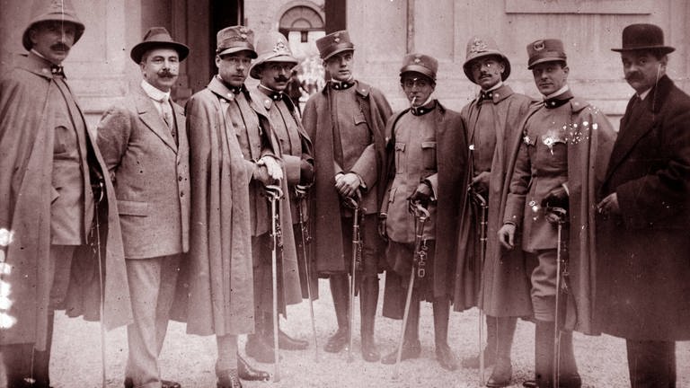 Italienische Offiziere um 19111912 in Tripolis  Libyen