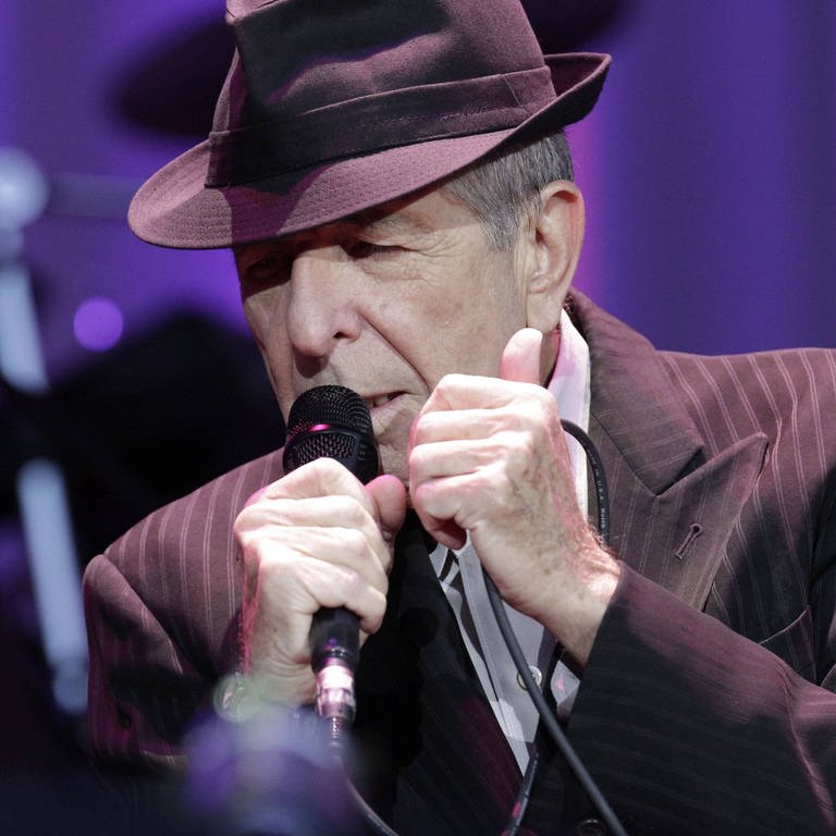 Leonard Cohen 2012 bei einem Konzert auf der Berliner Waldbühne