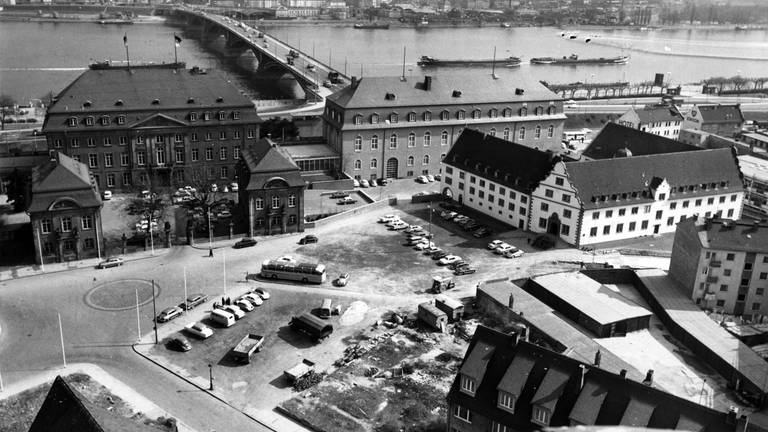 Blick auf das rheinland-pfälzische Regierungsviertel in der Stadt Mainz, die seit dem 24.7.1950 Landeshauptstadt ist
