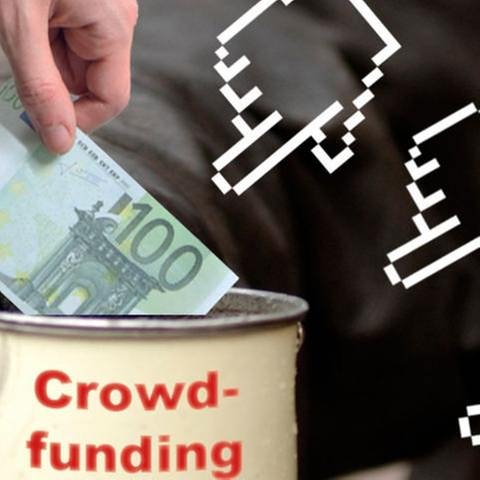 Montage: Hand legt 100 Euro-Schein in Sammelbüchse mit Aufschrift "Crowdfunding" (Foto: SWR, SWR -)