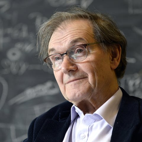 Der britische Mathematiker und Physiker Sir Roger Penrose 2015. 2020 erhielt er den Nobelpreis für Physik. (Foto: picture-alliance / Reportdienste, picture alliance/APA/picturedesk.com)