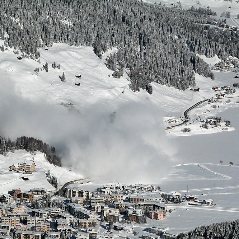 Lawine bei Davos (Foto: IMAGO, IMAGO / Panthermedia)