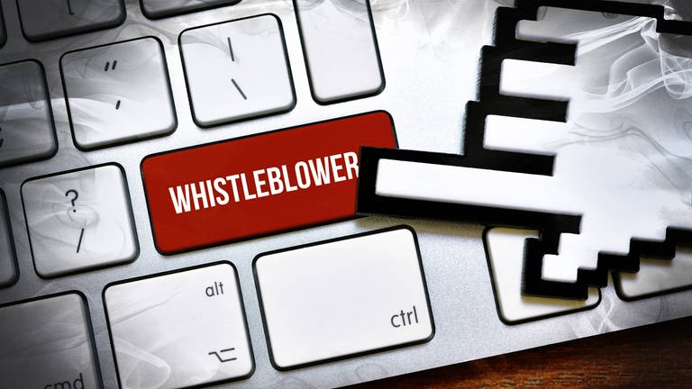 Computertastatur mit Schaltfläche "Whistleblower": Daten fälschen, Experimente erfinden – Betrüger gibt es auch in der Forschung. Wer sie entlarvt, gilt gern als Nestbeschmutzer.  (Foto: IMAGO, imago images / Christian Ohde)