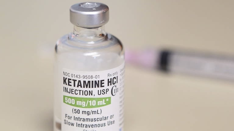 Ketamin – wie auch Botox – scheint bei Depressionen schnell zu helfen; beides muss aber weiter erforscht werden (Foto: picture-alliance / Reportdienste, picture alliance/AP Photo)