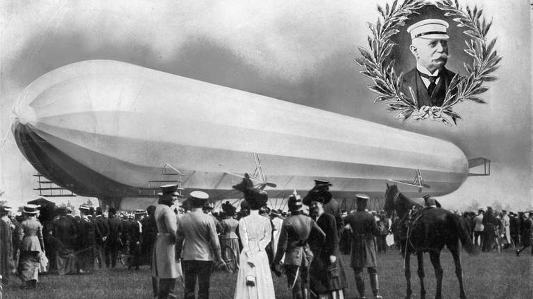 Zeppelin: Landung des LZ 3 in Berlin um 190607  (Foto: picture-alliance / Reportdienste, picture-alliance / akg-images | akg-images)