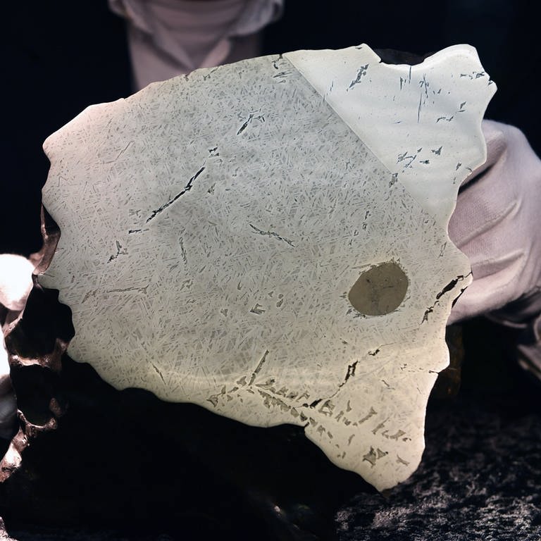 Oberfläche des Meteoriten (Foto: picture-alliance / Reportdienste, picture alliance / dpa | Uwe Zucchi)