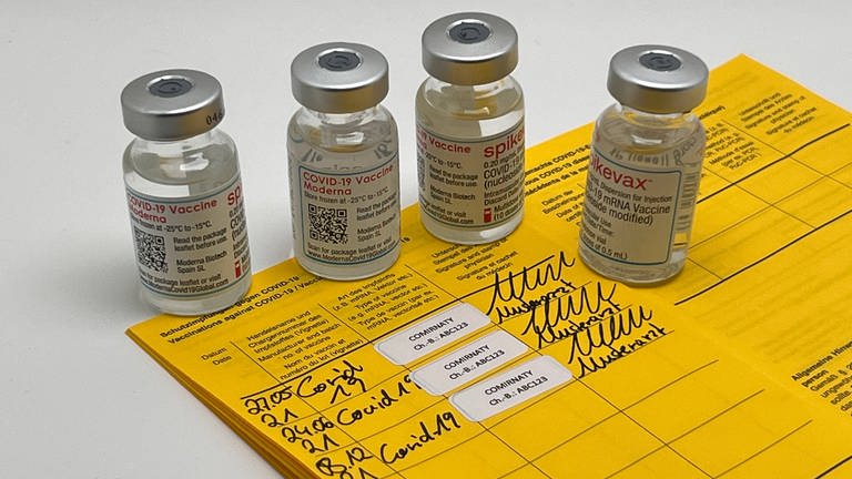 Gesundheitszeugnis zum Nachweis von Impfungen (Foto: IMAGO, IMAGO / Lobeca)