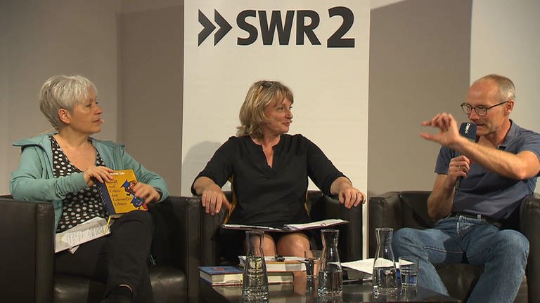 Ulrike Draesner, John von Düffel und Anja Brockert im Gespräch. (Foto: SWR)