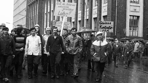 Protest gegen Teuerungszulage 1973 (Foto: picture-alliance / Reportdienste, picture alliance/dpa)