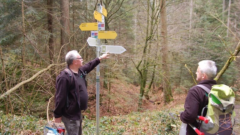 Die Naturparkführer Manfred Krautter und Walter Hieber bei ihrer Erstbegehung.