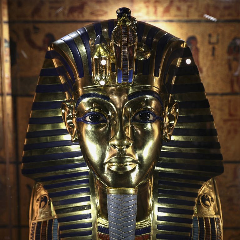 Eine Nachbildung der Maske des Pharaos Tutenchamun (Foto: IMAGO, IMAGO / ITAR-TASS)