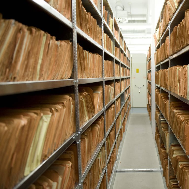 Akten im Stasi-Unterlagen-Archiv im Haus der Bundesbeauftragten für die Unterlagen der Staatssicherheit der DDR in der Normannenstrasse in Berlin (Foto: IMAGO, IMAGO / IPON)