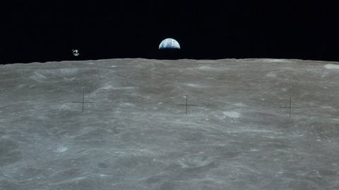CASPER und die Erde über dem Mond (Foto: SWR, Thomas Hillebrandt)