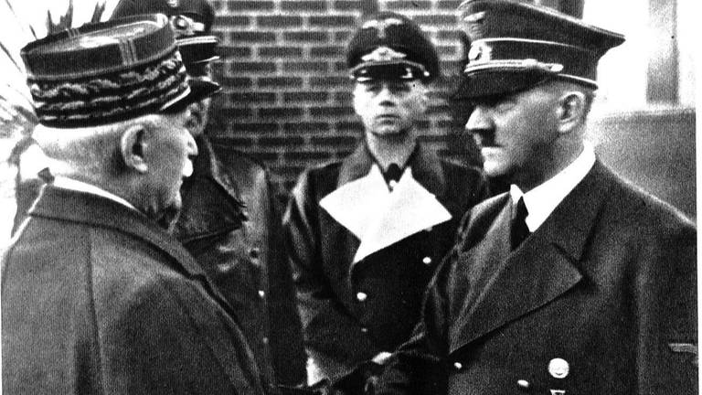 Philippe Pétain und Adolf Hitler (um 1944) (Foto: IMAGO, imago/United Archives International)