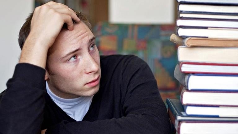 Ein Bachelor-Studium ist für Studierende oft mit großem Stress verbunden (Foto: Colourbox, Model Foto: Colourbox.de -)