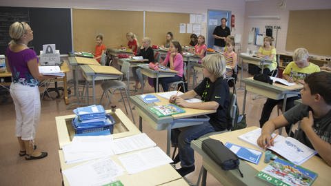 Englisch-Unterricht in Finnland (Foto: IMAGO, imago 54340974)