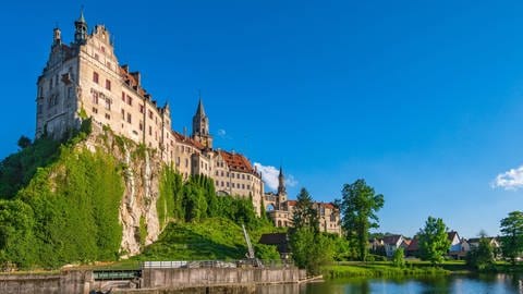 Hohenzollernschloss Sigmaringen an der Donau. Es wurde im September 1944 zum Exilsitz der französischen Vichy-Regierung. (Foto: IMAGO, imago stock&people)