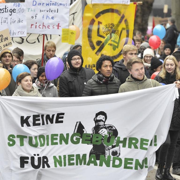 Studenten protestieren in Freiburg gegen geplante Studiengebühren (Foto: picture-alliance / dpa, picture-alliance / dpa -)