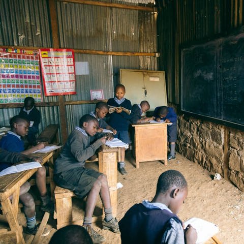 Schule in Nairobi, Kenia (Foto: IMAGO, imago stock&people)