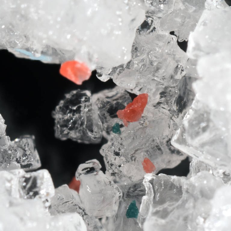 Mikroplastik auf Speisesalz: Wie viel Mikroplastik wir aufnehmen und was das für unsere Gesundheit bedeutet, darüber wissen Forschende bisher so gut wie nichts (Foto: IMAGO, IMAGO / Ardea)