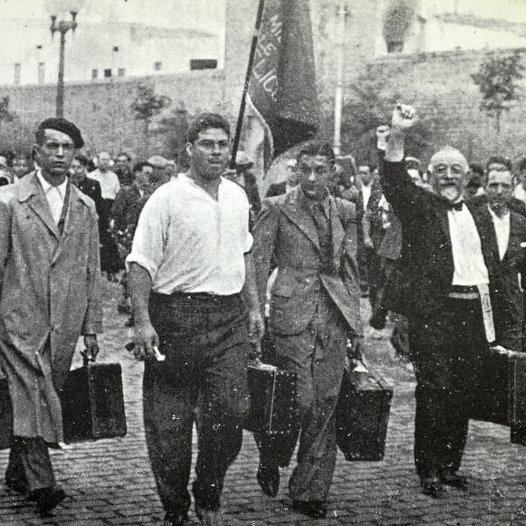 19.07.1936  die Feier der Volksolympiade in Barcelona (Foto: IMAGO, IMAGO / United Archives International)