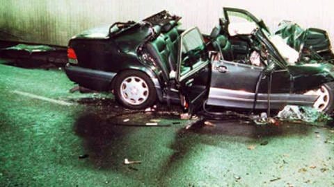 Das Wrack des Unfallwagens von Diana