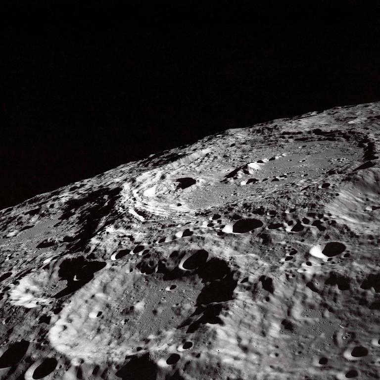 Eine Nahaufnahme der Mondoberfläche (Foto: IMAGO, IMAGO / Gemini Collection)