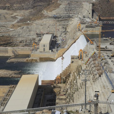 Blick auf den "Grand Ethiopian Renaissance Dam", ein riesiges Wasserkraftwerk am Nil, das an den Sudan und Ägypten grenzt (Foto: picture-alliance / Reportdienste, picture alliance / AA | Minasse Wondimu Hailu)