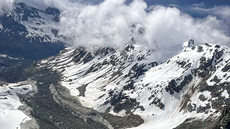 In der Silvrettagruppe im Gemeindegebiet von Galtür im Tiroler Bezirk Landeck ist es Sonntagnachmittag, 11. Juni 2023, zu einem massiven Felssturz gekommen.